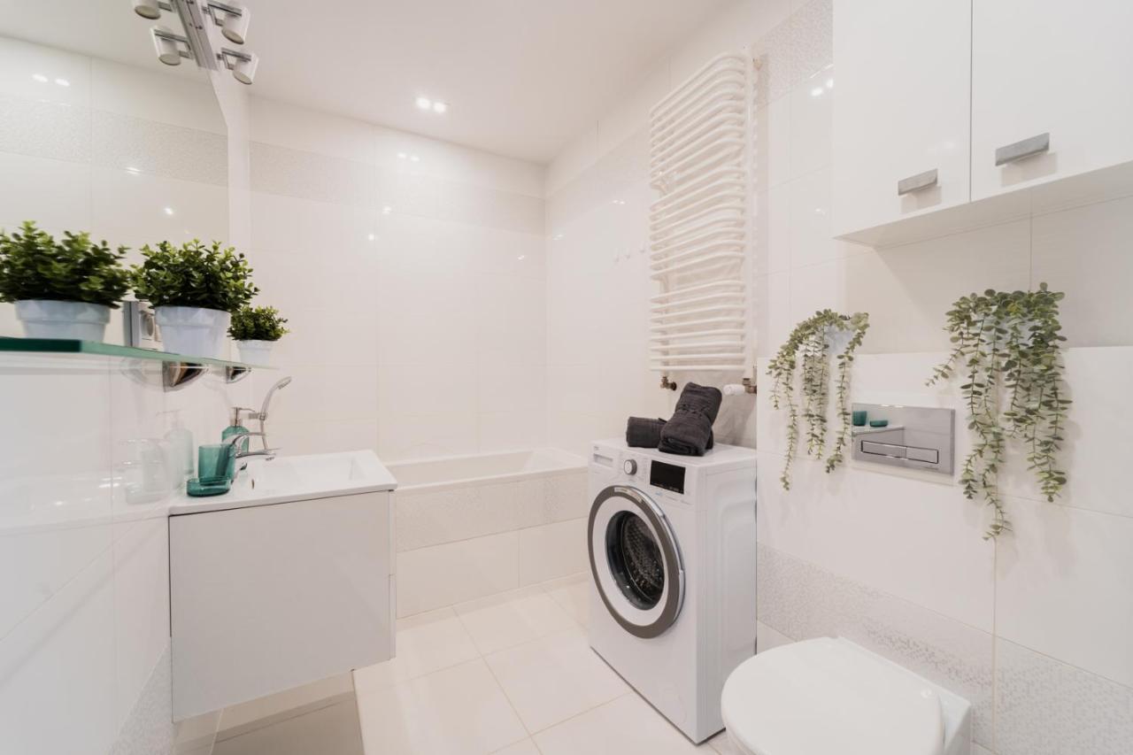 Big Apartment Old Town - 3 Rooms- 7 People-Lift- Near Town Hall Wroclaw Dış mekan fotoğraf