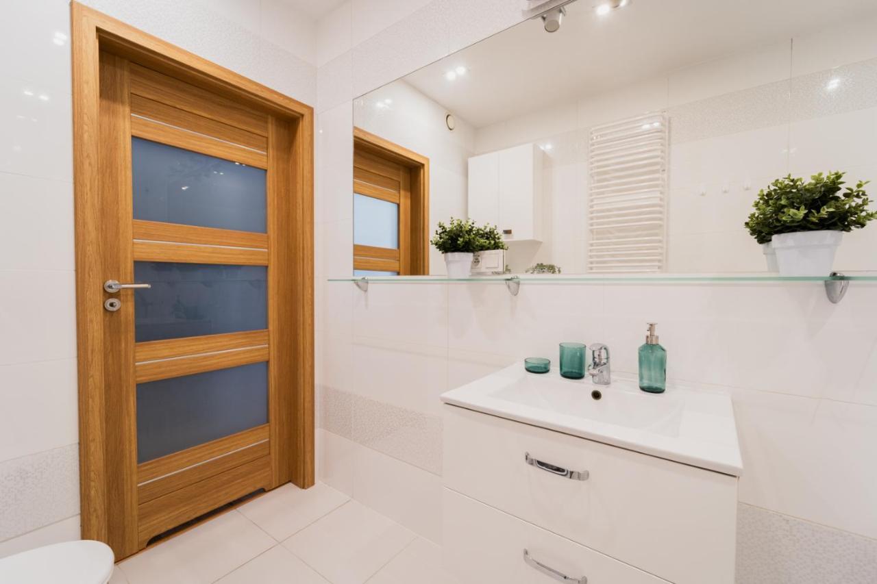Big Apartment Old Town - 3 Rooms- 7 People-Lift- Near Town Hall Wroclaw Dış mekan fotoğraf